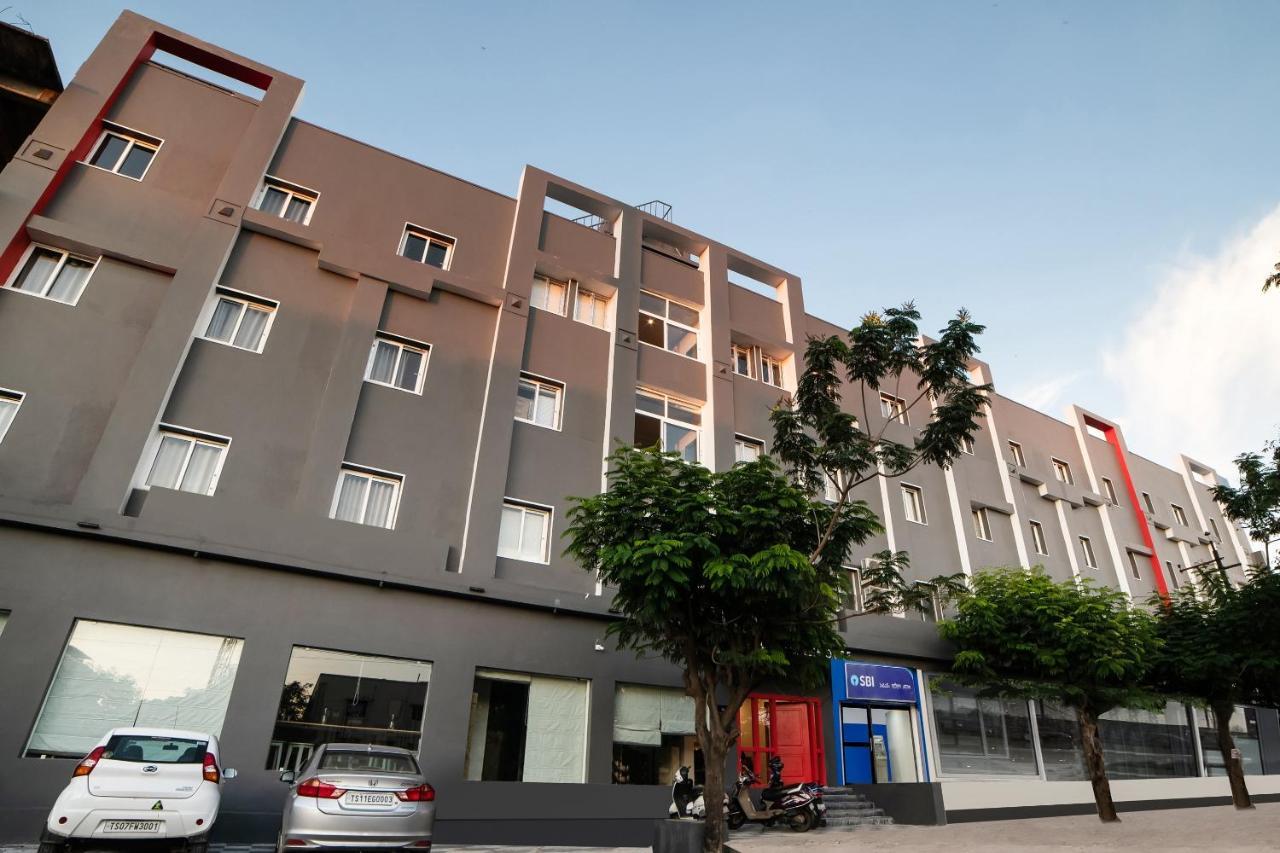 Townhouse Ss Aero Prime Hotel Shamshabad Buitenkant foto