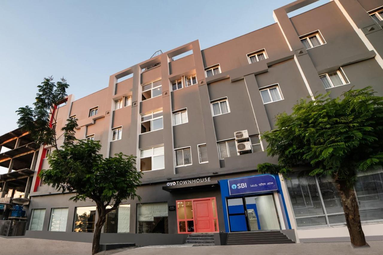 Townhouse Ss Aero Prime Hotel Shamshabad Buitenkant foto