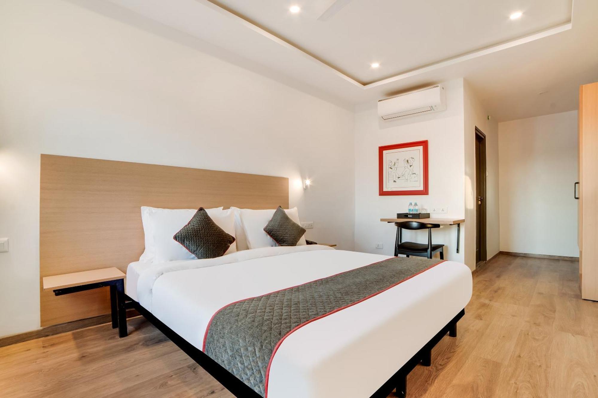 Townhouse Ss Aero Prime Hotel Shamshabad Buitenkant foto