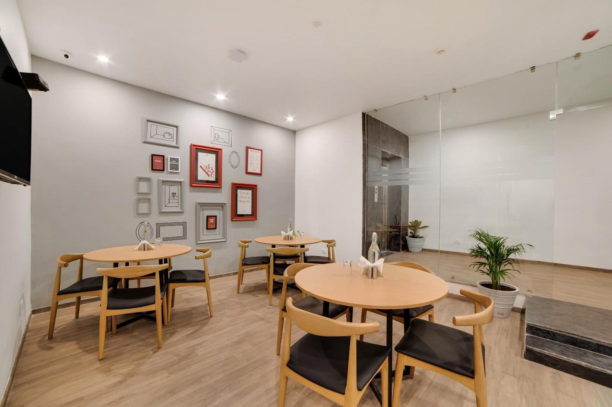 Townhouse Ss Aero Prime Hotel Shamshabad Buitenkant foto